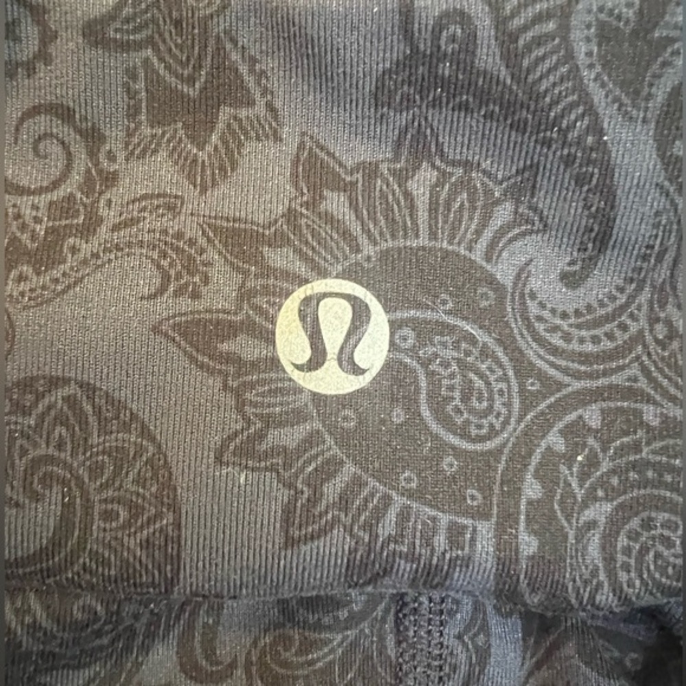 Lululemon Women 4 Black Blue Paisley Inkwell Print Rear Logo‎ Crop Leggings - Picture 3 of 3